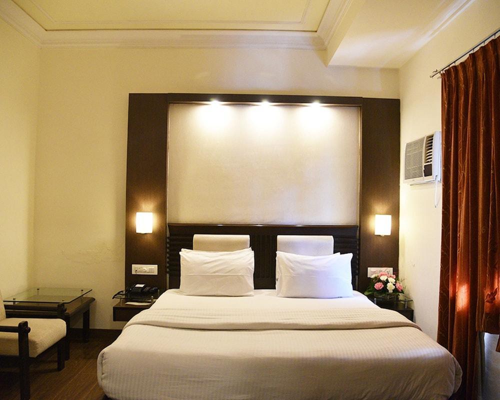 Hotel Shiva Residency Дехрадун Экстерьер фото